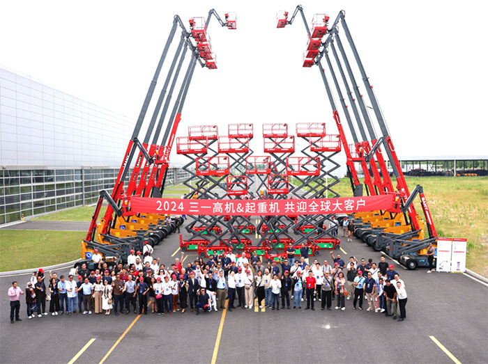 一百分翻譯服務(wù)助力“全球大客戶峰會(huì)”：多語種接力同傳，確保會(huì)議無縫溝通